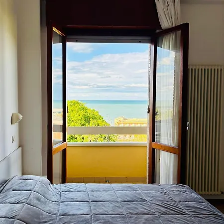 Appartamento Vista Mare -e- Con 2 Da Letto -residence Azzurro