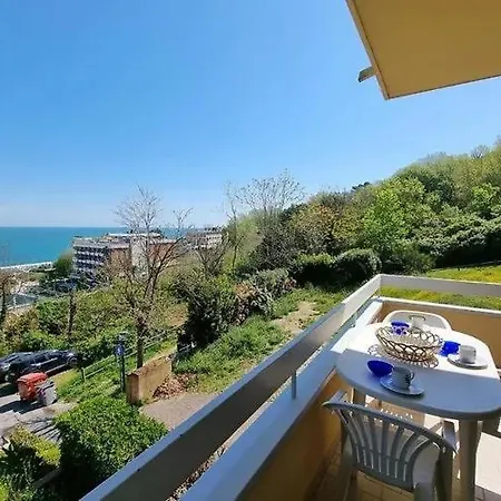Appartamento Vista Mare -e- Con 2 Da Letto -residence Azzurro