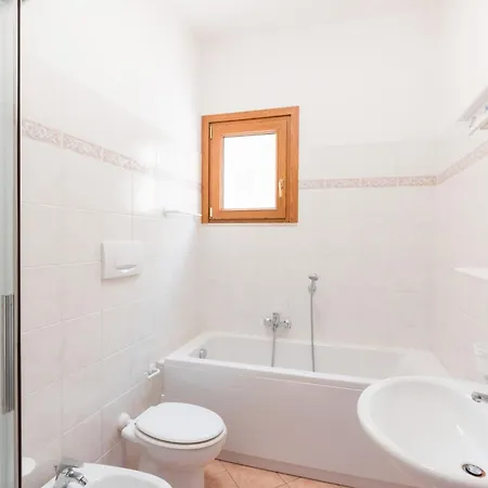 Appartamento Vista Mare -e- Con 2 Da Letto -residence Azzurro